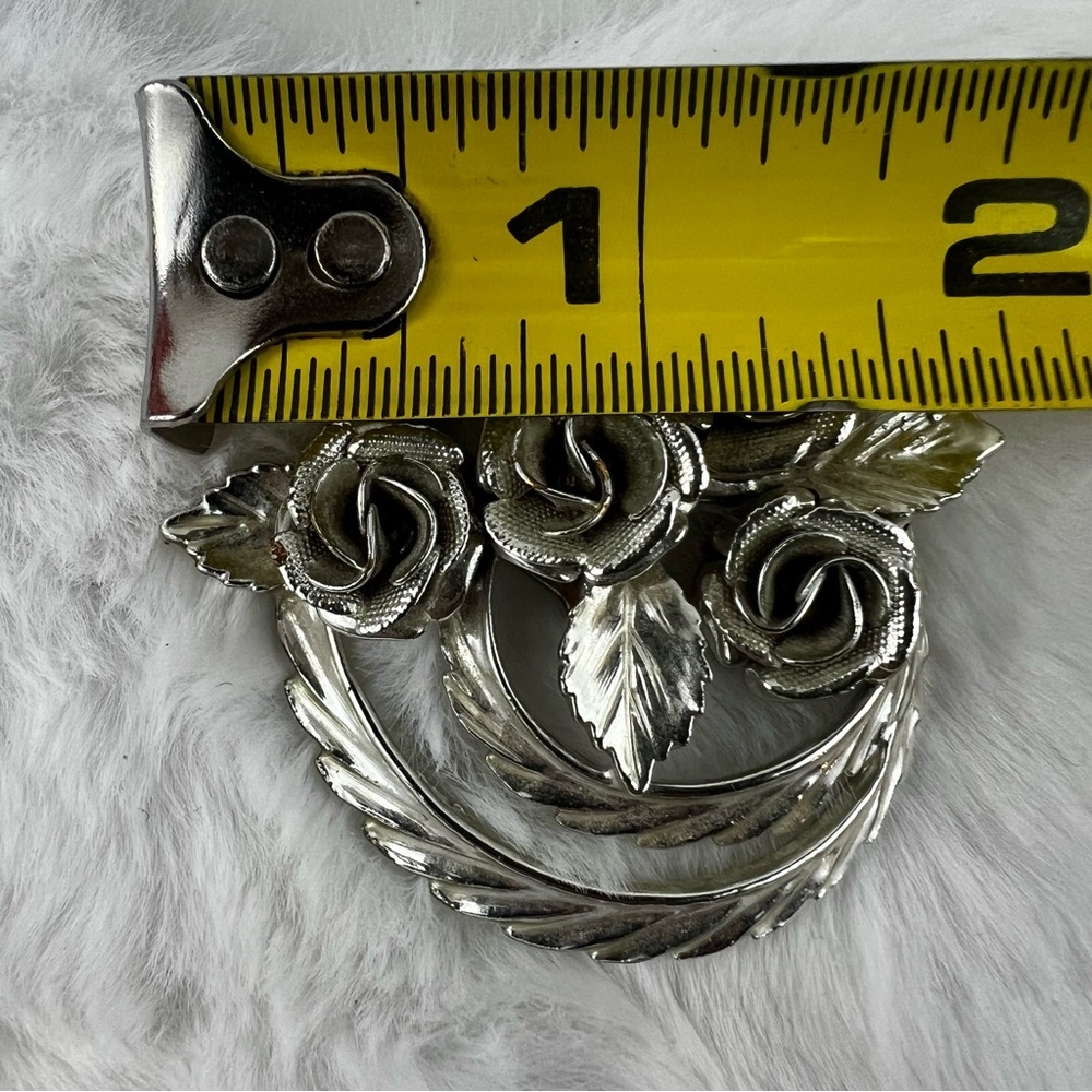 Coro Silver Tone Roses and Leaves Brooch - Picture 9 of 9